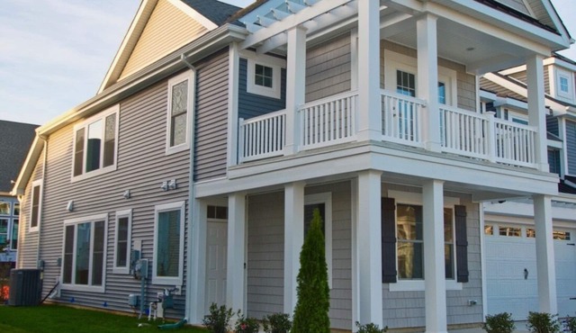 Coastal Club * 5 BR Twin Vacation Home, 3.5 Baths, 2 MBR Suites Sleeps 12!