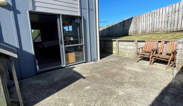 Coastal Comfort: Cozy Stay Minutes from Tokerau Beach