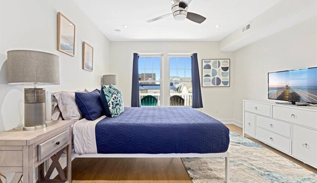 Coastal Comfort | 3BR Townhouse by Beach