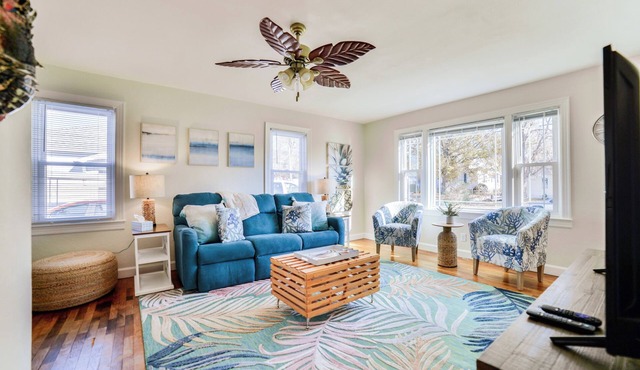 Coastal Comfort at The Salty Nest: Pet-Friendly with King Bed & Fast WiFi!