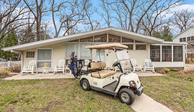 Coastal Comfort | Golf Cart, Ping Pong, Hot tub