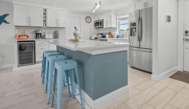 Coastal Comfort Near Siesta Key, Sleeps 8