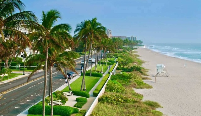 Coastal condo w/oceanfront steps to beach & Worth