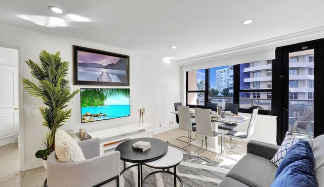Coastal Condo with Resort Service, Pools & Gym 407