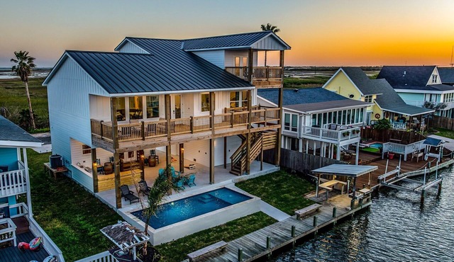 Coastal Confessions ~ Water Front ~ Heated Pool ~ Private Dock