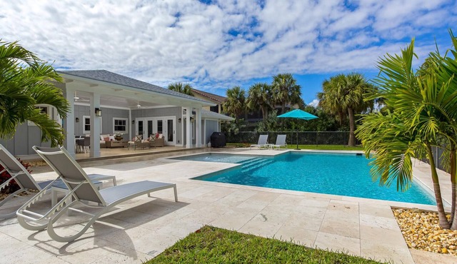 COASTAL CONTEMPORARY - Luxurious 4-BR Home, 2 minute walk to beach