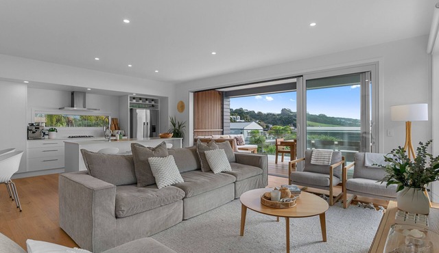 Coastal Cool - Luxury Langs Beach Accommodation