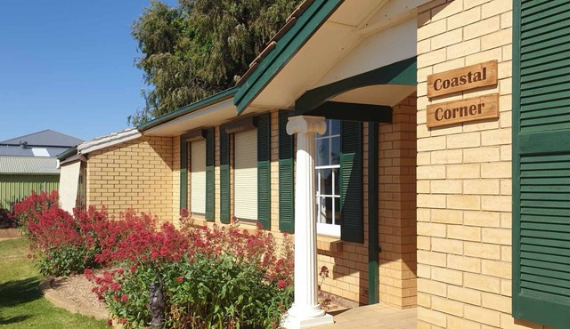 COASTAL CORNER for a perfect peaceful holiday.n150m walk to Esplanade.