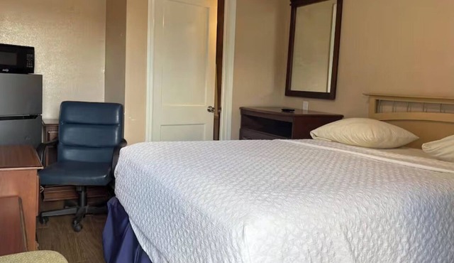 Coastal Corpus Christi Lodging w/Parking, 10 Min Drive to Padre Island Beaches