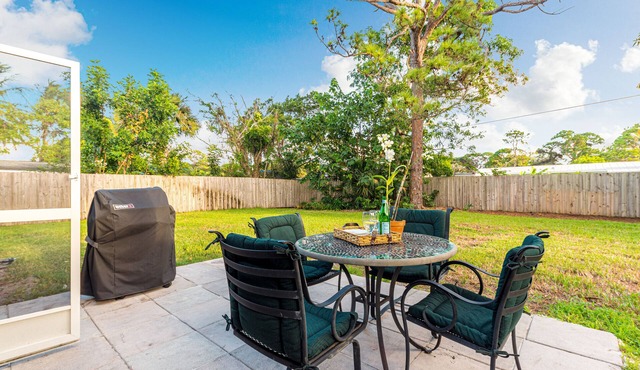 Coastal Cottage/1 Mile to Hobe Sound Public Beach