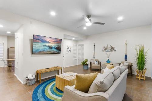 Coastal Cottage 4BR Near Ft Blis
