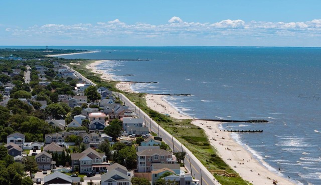 Coastal Cottage 5 houses from Del. Bay sleeps 12 with pool (dog friendly)