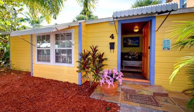 COASTAL COTTAGE AT OLD COLORADO INN