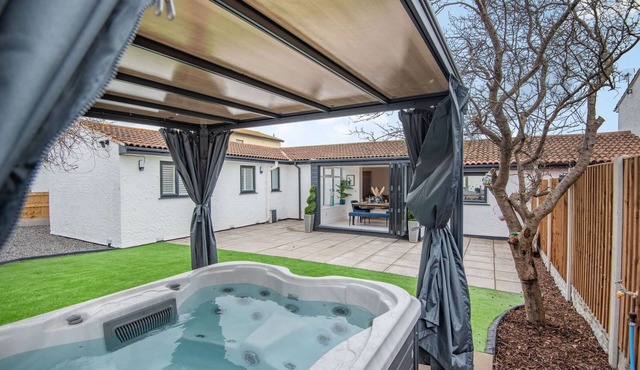 Coastal Cottage in North Wales With Hot Tub