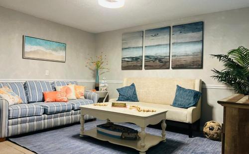 Coastal Cottage in Port Richey, Pet-Friendly Getaway Near Beaches, Parks, and Tampa