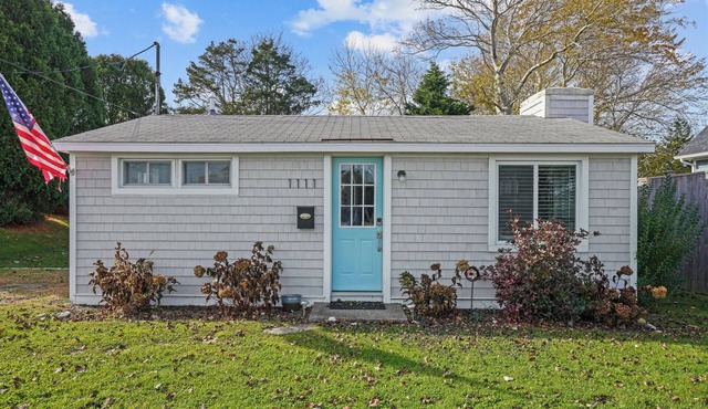 Coastal Cottage in Pt.Judith Walk to Beaches, BI Ferry, Ice Cream,Aunt Carries.