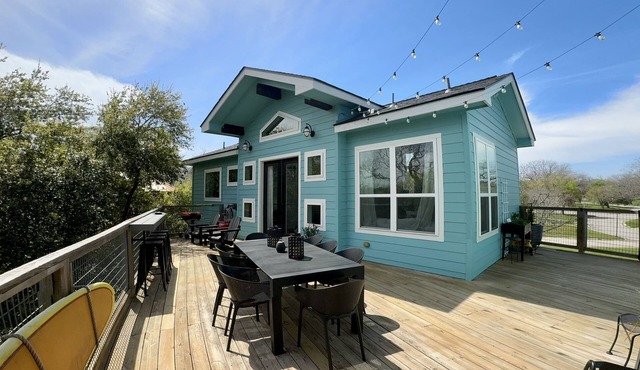 Coastal Cottage on the Guadalupe River!