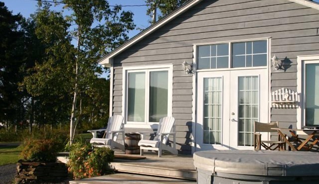 Coastal Cottage Overlooking Baddeck Bay