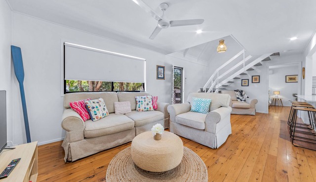 Coastal Cottage - Pets Welcome, Boat Parking, Walk to Beach & Shops