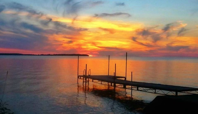 Coastal Cottage Resort. Comfy Cozy Cottage. Sleeps Up To 5, Free WiFi, Secluded