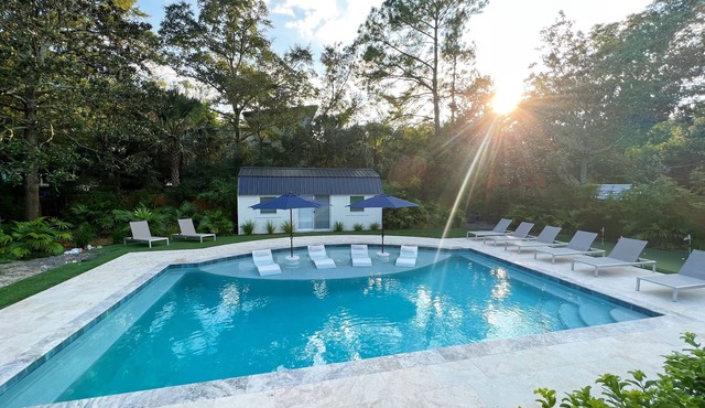Coastal Cottage in Charming Old Mt Pleasant!