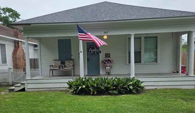 Coastal Cottage w/Pool, just minutes from 3 Beaches