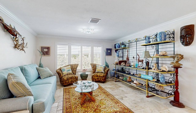 Coastal Cottage walking distance to the beach, internet and washer and dryer