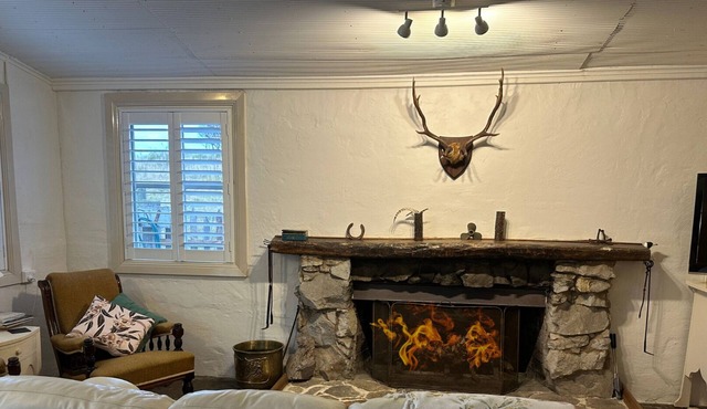 Coastal Country Cottage - Peace, serenity and close to the Prom.