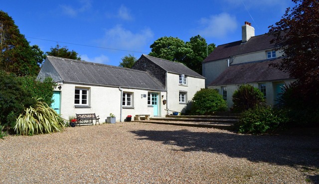 Coastal/country cottage in Pembrokeshire National Park. Award winning beaches.