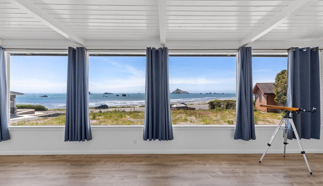 Coastal Cove Beach Bungalow! Beach Walks, Whale Watching, Agatha Hunting & More!