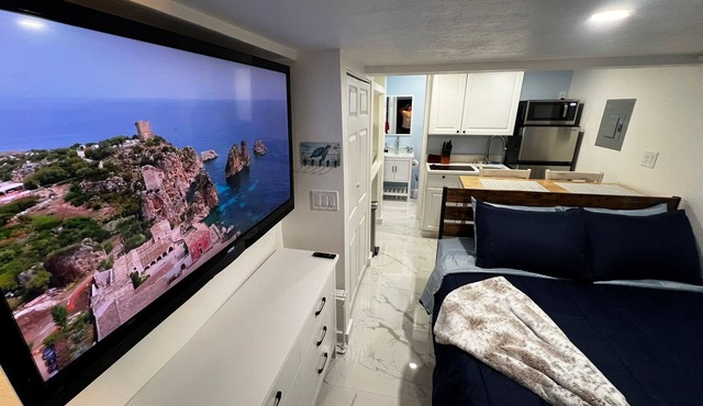 Coastal Cove Studio 5 minutes to beach