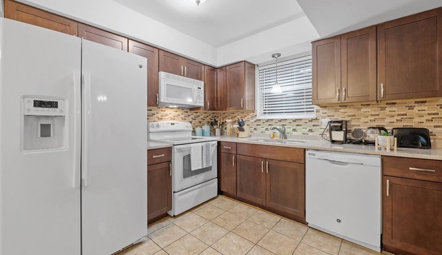 Coastal COZY 4BR Home Central to VB Attractions! - 30 Night Min.