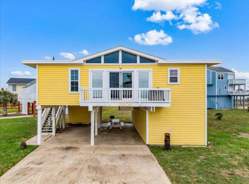 Coastal Cozy Steps to the sand and sea