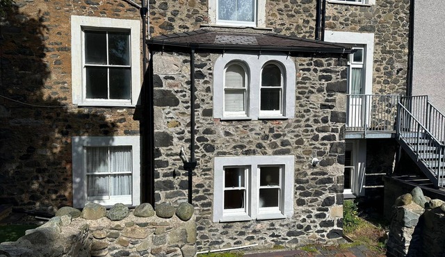 Coastal Cwtch Apartment, Llanfairfechan, Conwy, foot of Snowdonia National Park