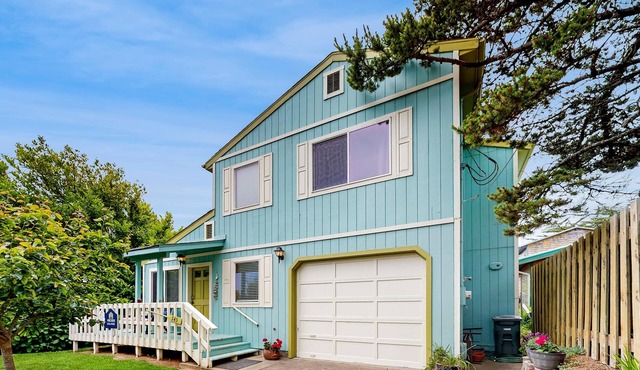 Coastal, Dog-Friendly Home in Great Location - Six Blocks from Nye Beach