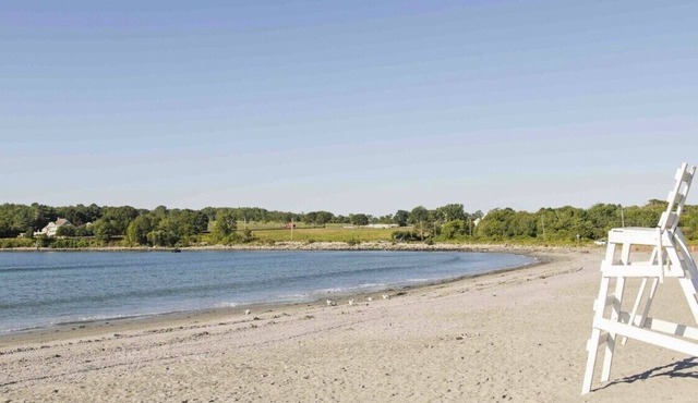 Coastal Downtown Jamestown Retreat!