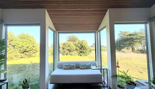 Coastal Elegance & Modern Retreat w/Hot tub and Bluff-trail access