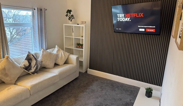 Coastal Escape: 2-Bed Apartment by Crosby Marina