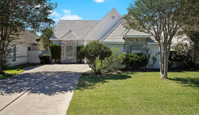 Coastal Escape + 20min DT + Beach + Pets OK + 5BR