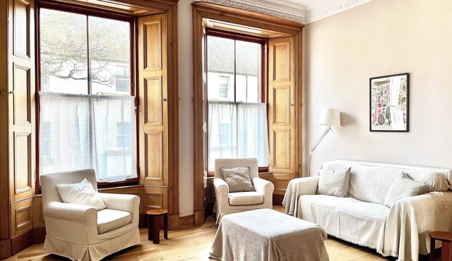 Coastal Escape | 3-Bed Apartment Near the Beach