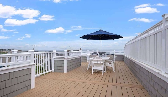 Coastal Escape: 3BR/4BA Luxury Retreat with Views