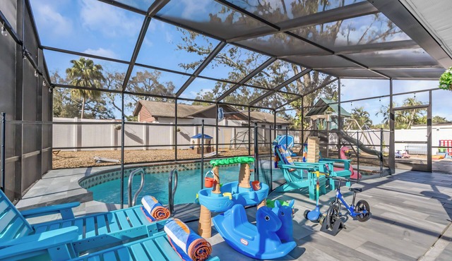 Coastal Escape: Heated Salt Pool & Beaches, Bowling, Mini Golf - Kids’ Paradise