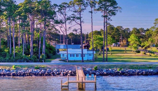 Coastal escape with bay views, fishing, Washer/dryer, and Wifi