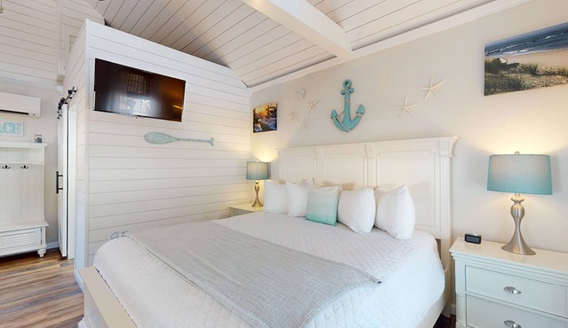 Coastal Estate – Private Cottage with King Bed & Pool Access