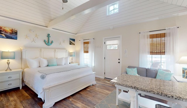 Coastal Estate – Private Cottage with King Bed & Pool Access