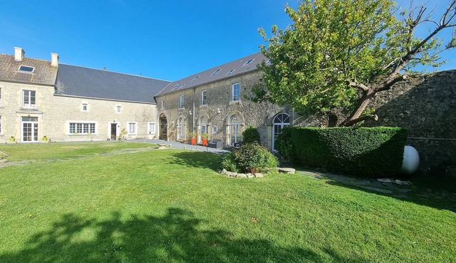Coastal family home in a large, fully enclosed park