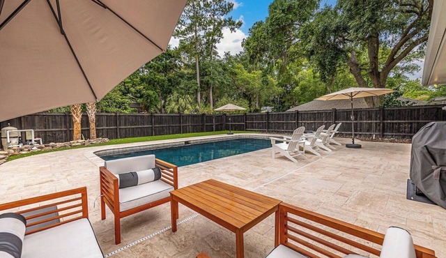 Coastal Farmhouse, Private Pool! Walk to Redfern Vlg