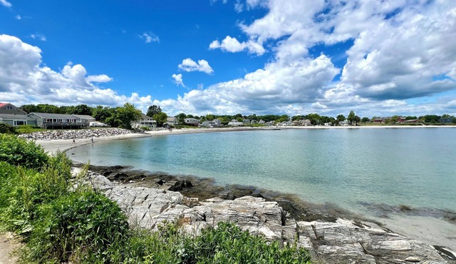 Coastal Farmhouse vibe, walk to restaurants,shops & beach, 7 Minutes to Portland
