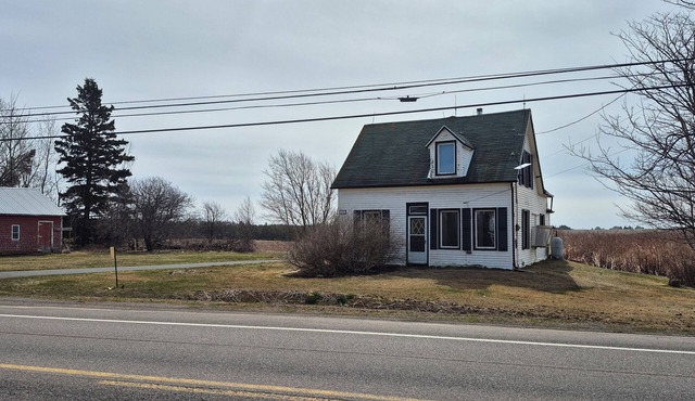 Coastal Farmhouse near Basin Head and Red Point