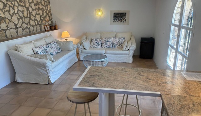 Coastal garden apartment with patio in exclusive neighborhoodnClose to the beach